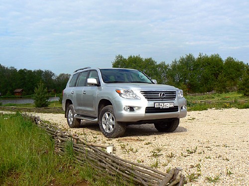 Lexus LX 570 - роскошный автомобиль